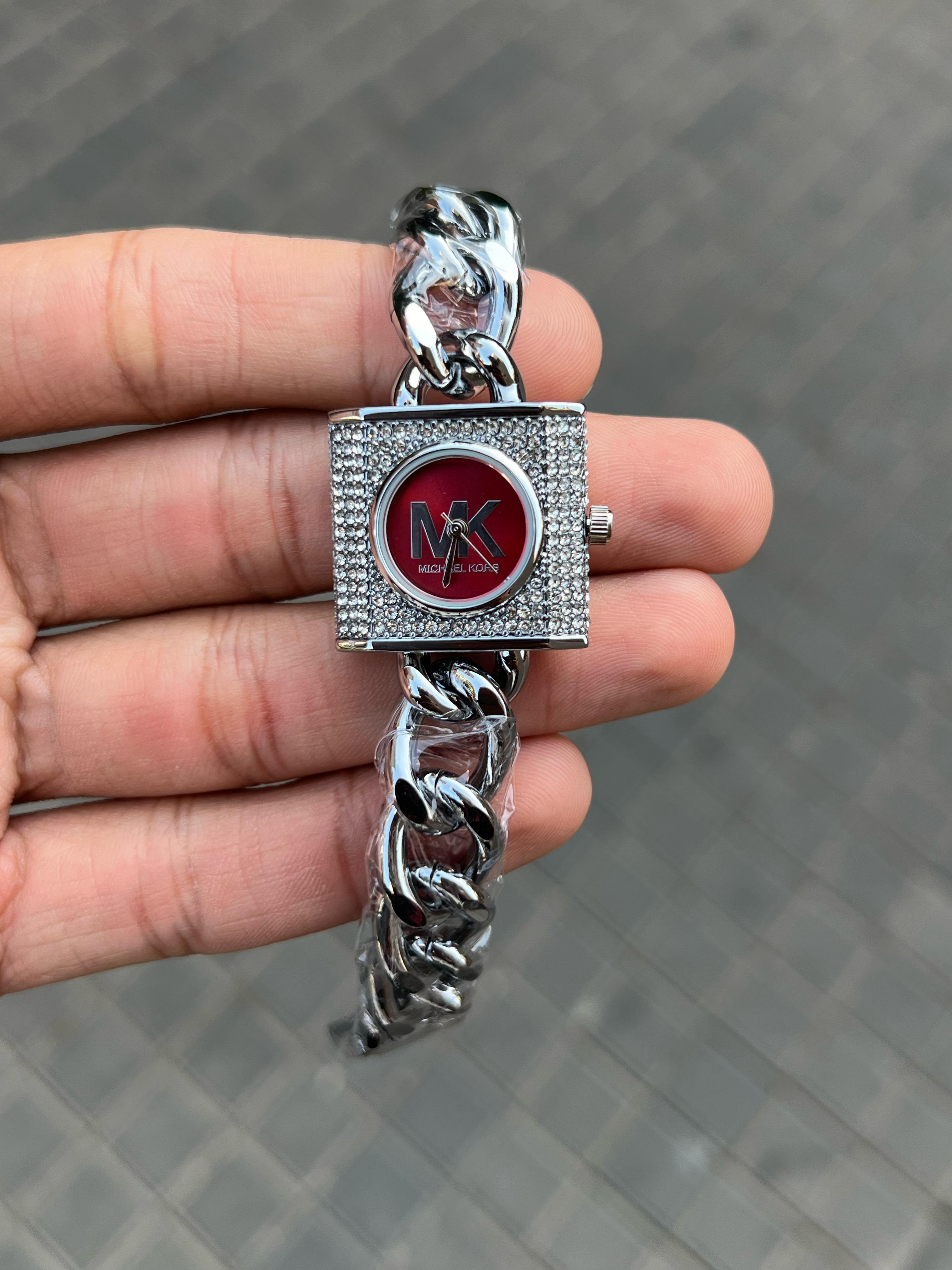 Michae_l Kors chain lock silver red