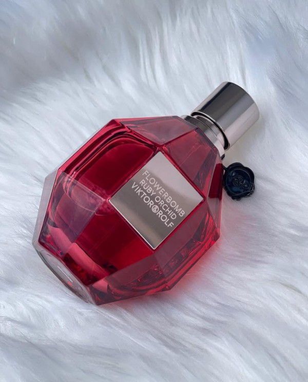 Viktor Rolf Flowerbomb Eau De Parfum